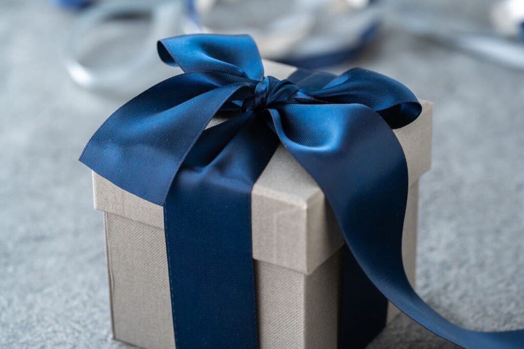 青いプレゼント箱