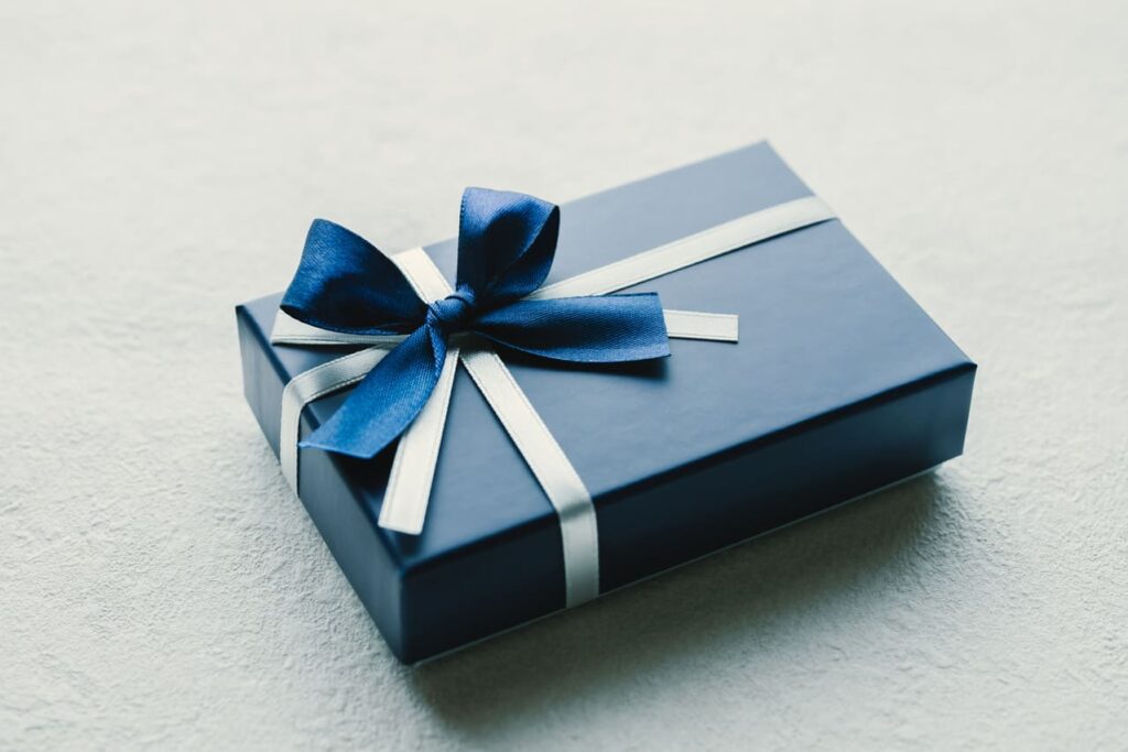 青いプレゼント箱